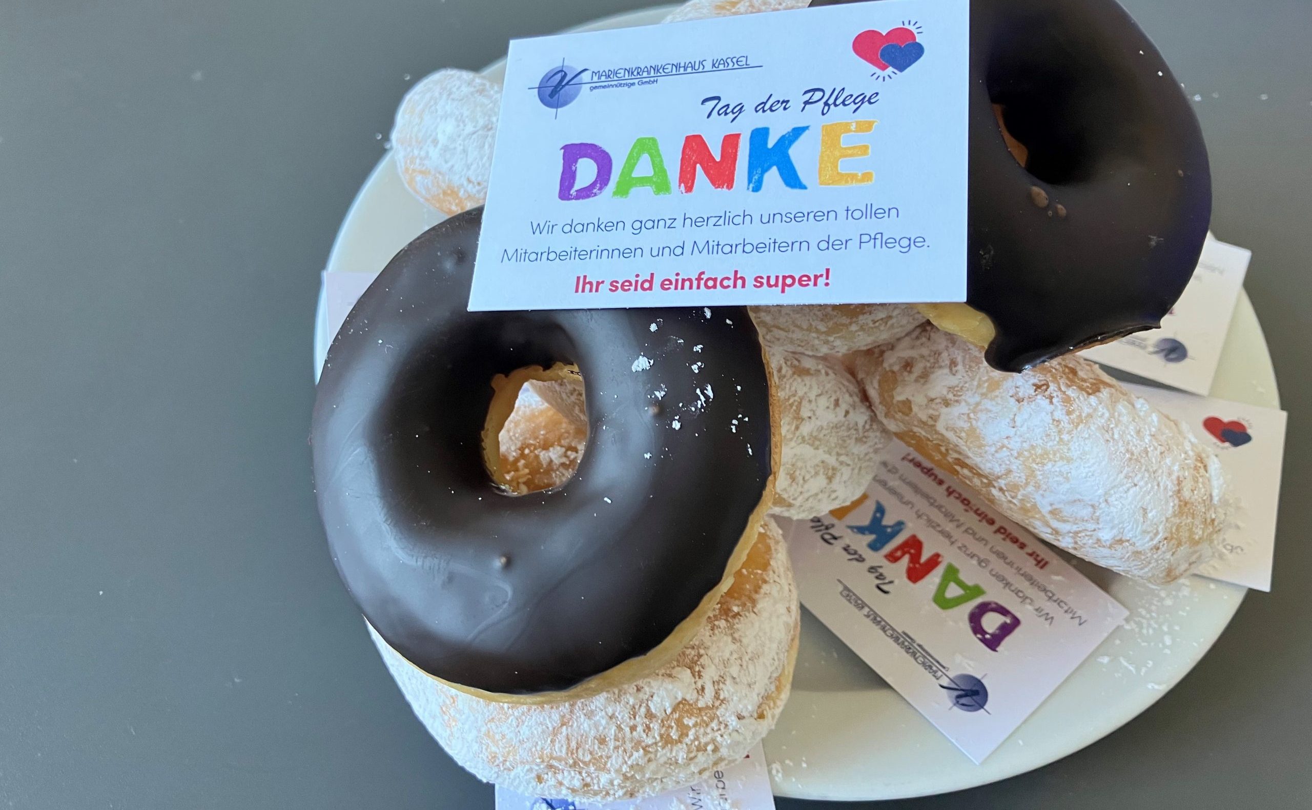 500 Donuts zum Tag der Pflege