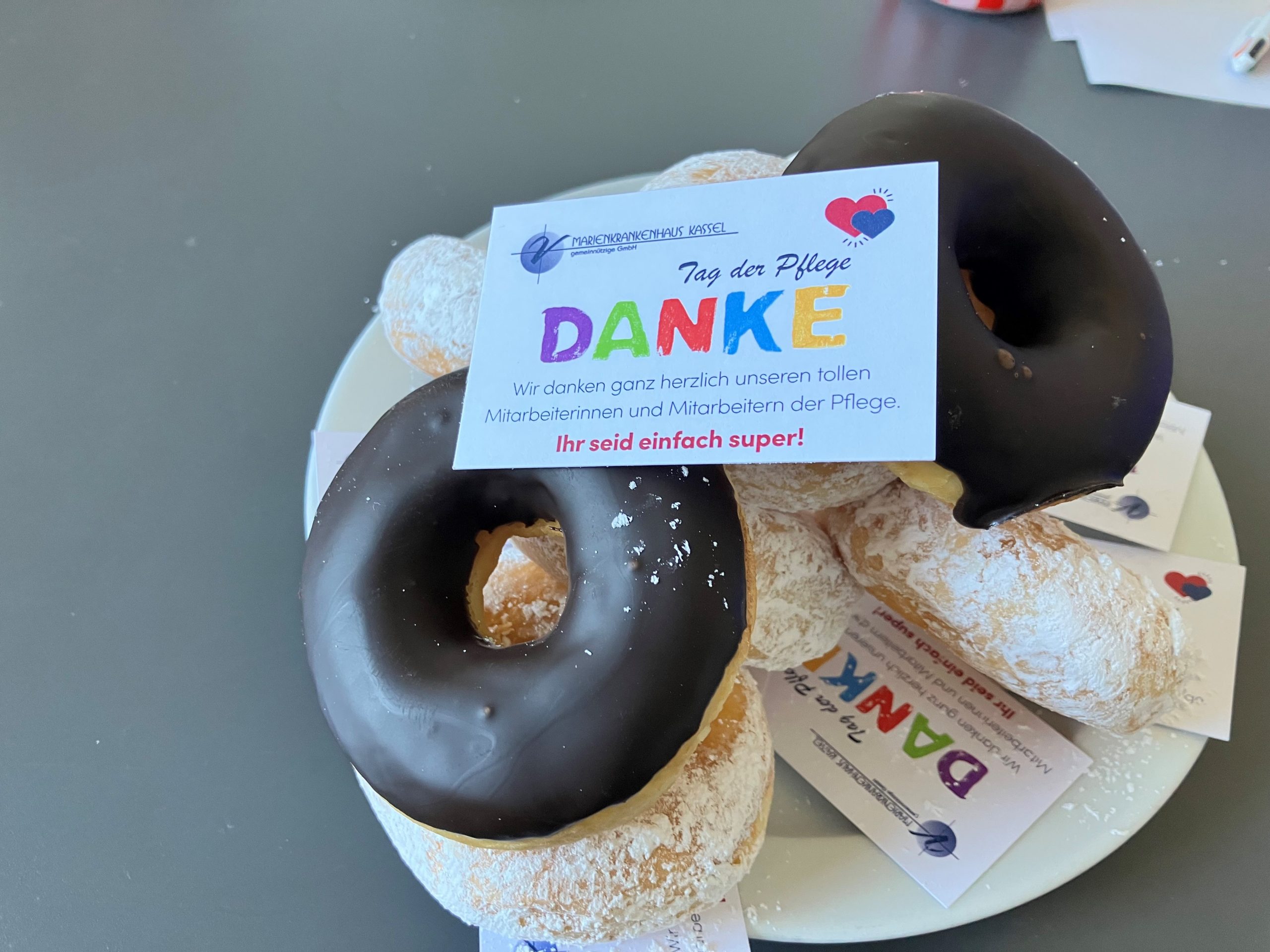 500 Donuts zum Tag der Pflege